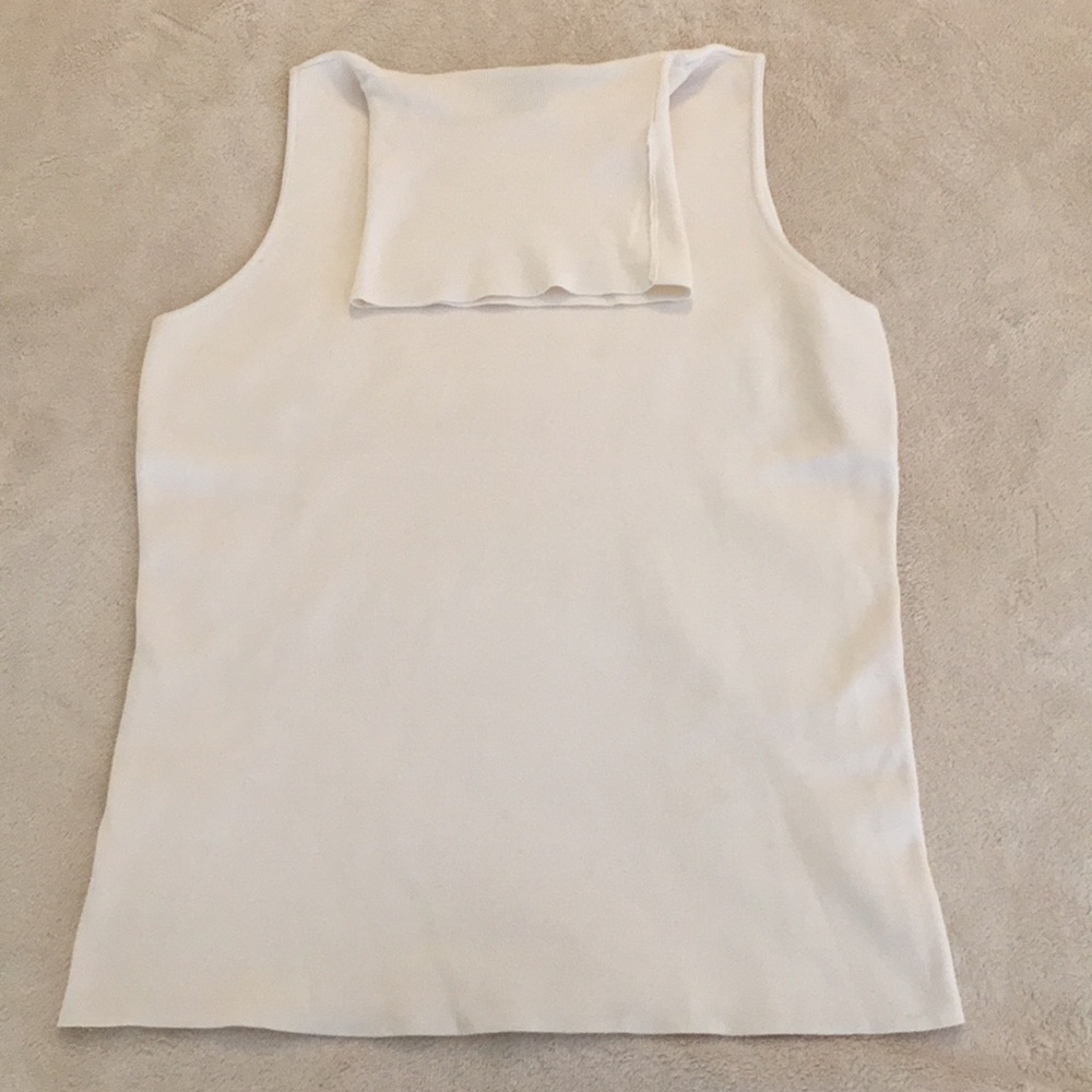 Sleeveless turtle neck